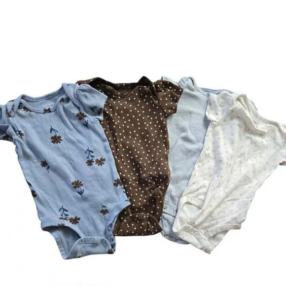Bundle of 4 Carter's 6 Months Body Suits - Picture 1 of 6